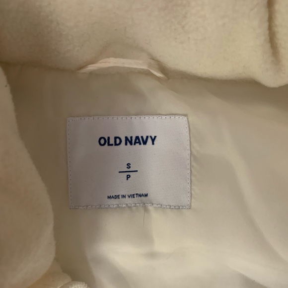 old navy white puffer vest - Picture 2 of 2